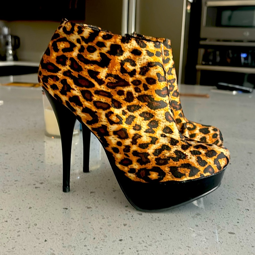 Dollhouse Cheetah Sexy Booties 8 1/2
